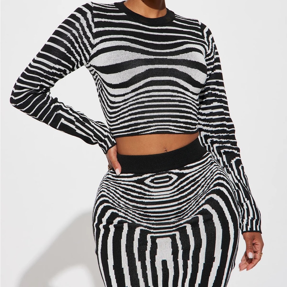 Pure Charm Sweater Skirt Set - Black/White
